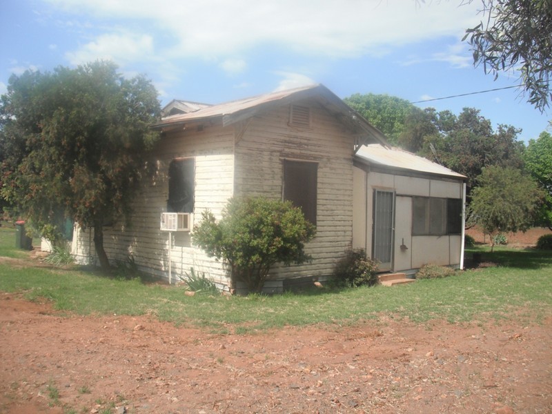 898 RAE ROAD, Griffith NSW 2680