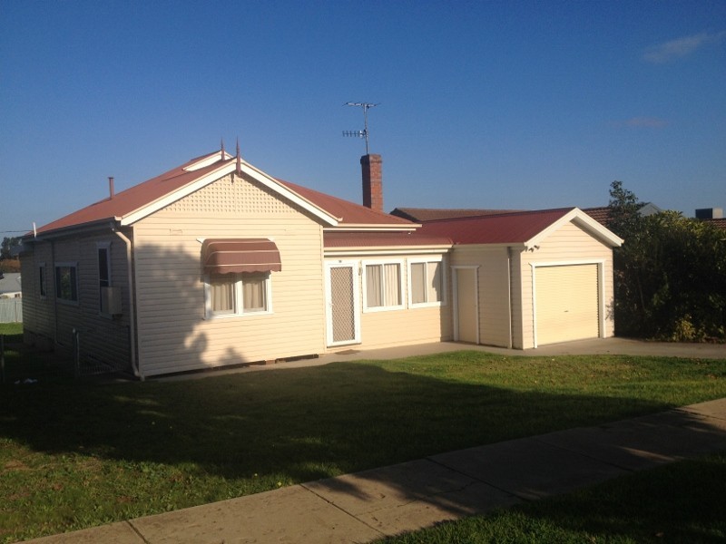 18 NOOREBAR AVE, Griffith NSW 2680