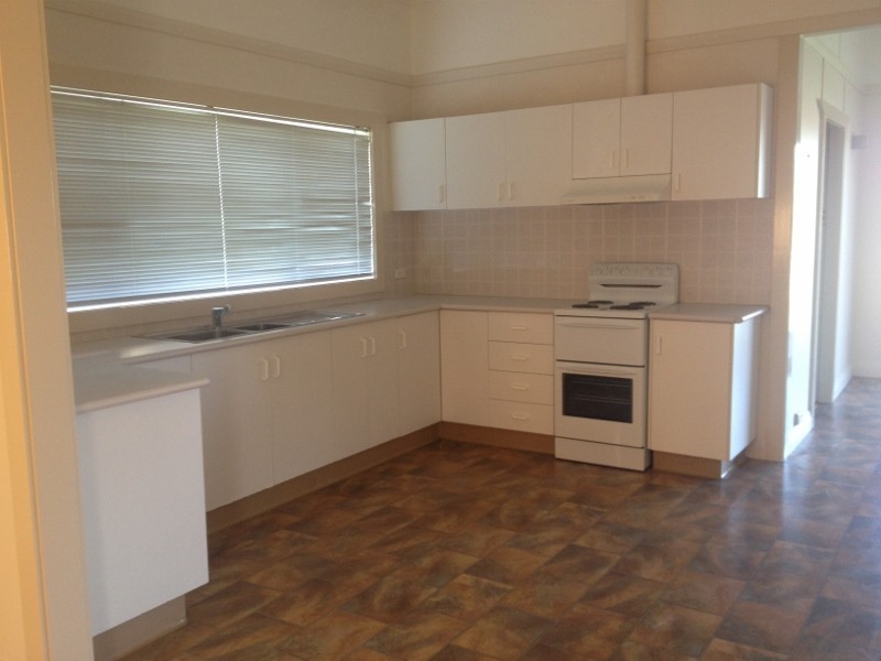 18 NOOREBAR AVE, Griffith NSW 2680