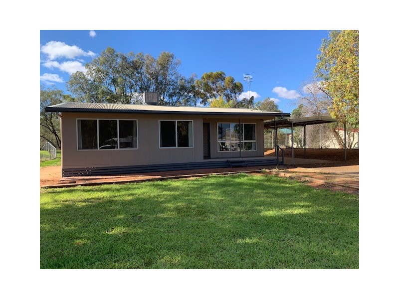 3 Lachlan Street, Hillston NSW 2675