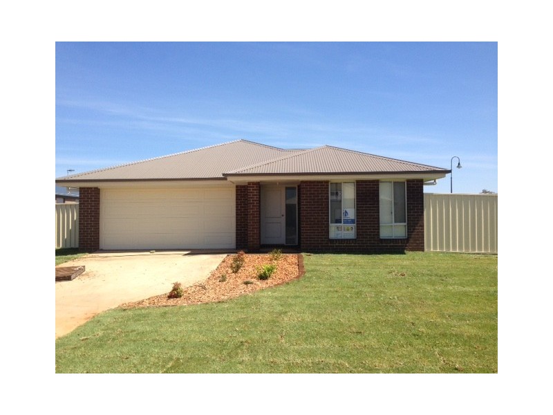 6 HOWLONG CRESCENT, Griffith NSW 2680