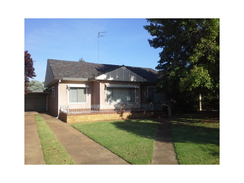 10 TURNER STREET, Griffith NSW 2680