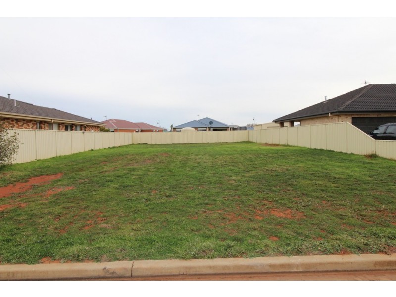 10 Graves Place, Griffith NSW 2680