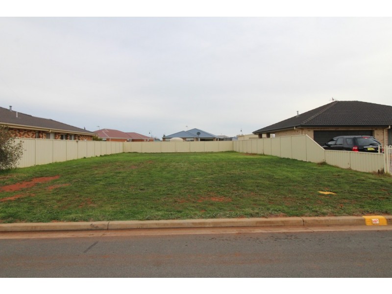 10 Graves Place, Griffith NSW 2680