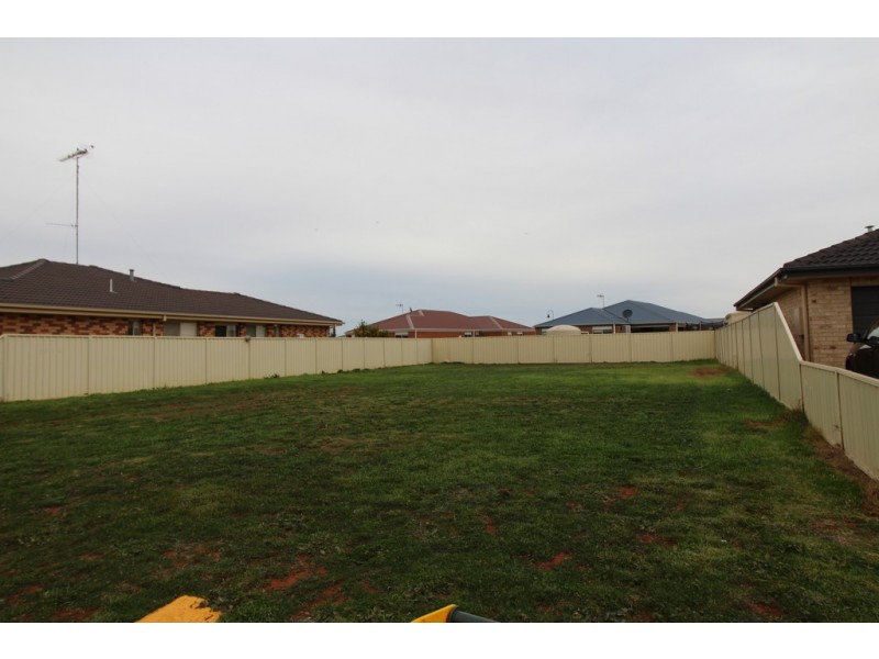 10 Graves Place, Griffith NSW 2680