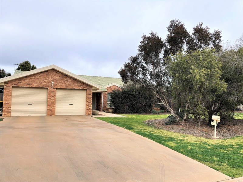 13 Hillview Place, Leeton NSW 2705