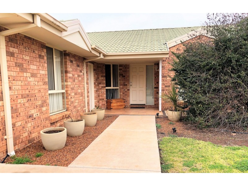 13 Hillview Place, Leeton NSW 2705