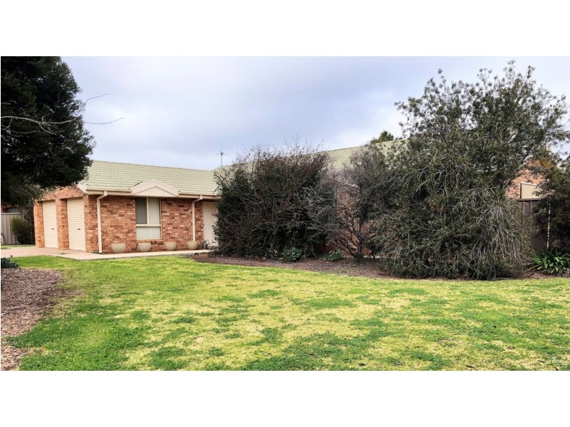 13 Hillview Place, Leeton NSW 2705