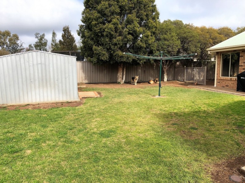 13 Hillview Place, Leeton NSW 2705