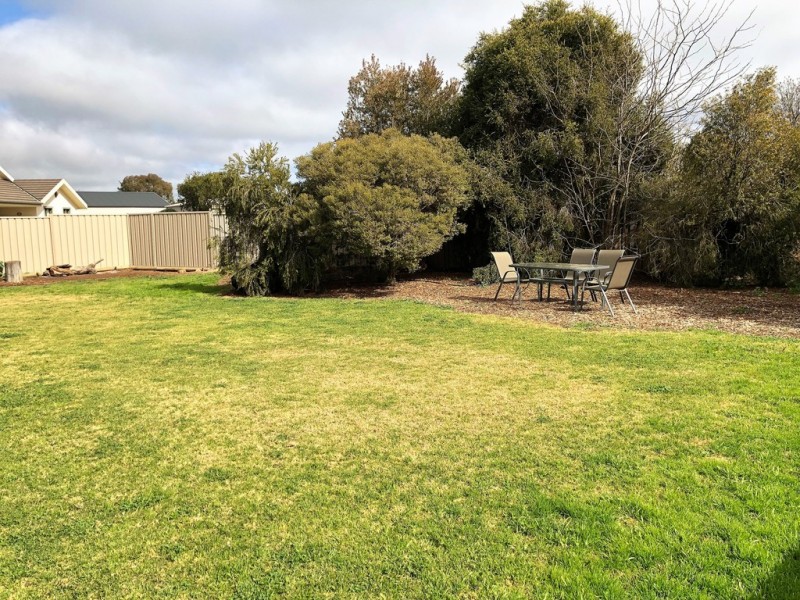 13 Hillview Place, Leeton NSW 2705