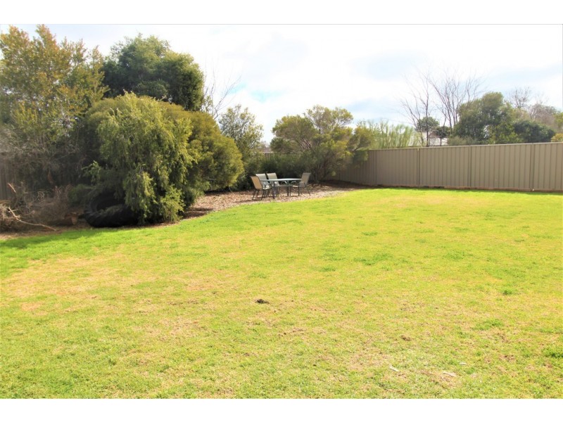 13 Hillview Place, Leeton NSW 2705