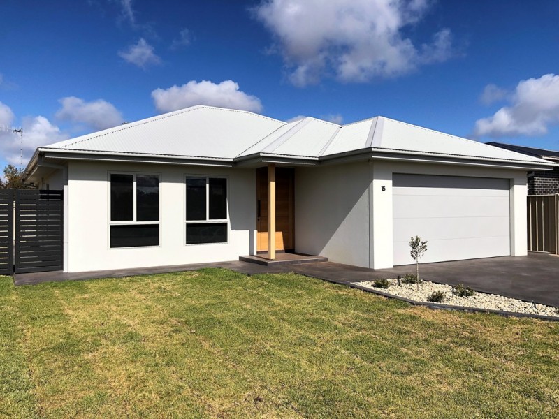 15 Lanza Grove, Griffith NSW 2680