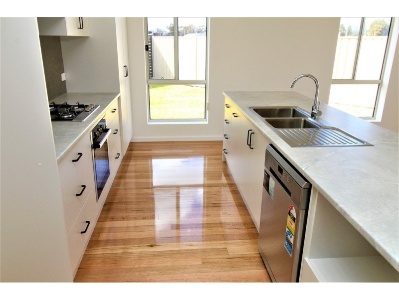 15 Lanza Grove, Griffith NSW 2680