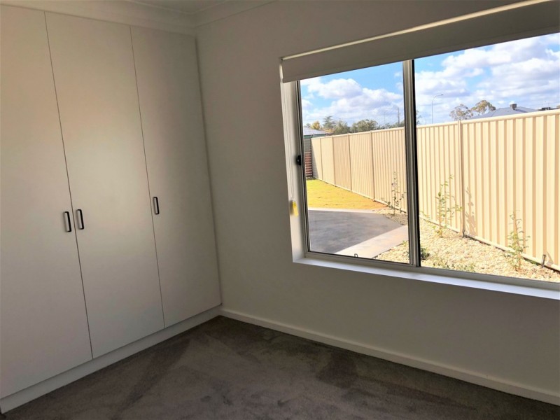 15 Lanza Grove, Griffith NSW 2680