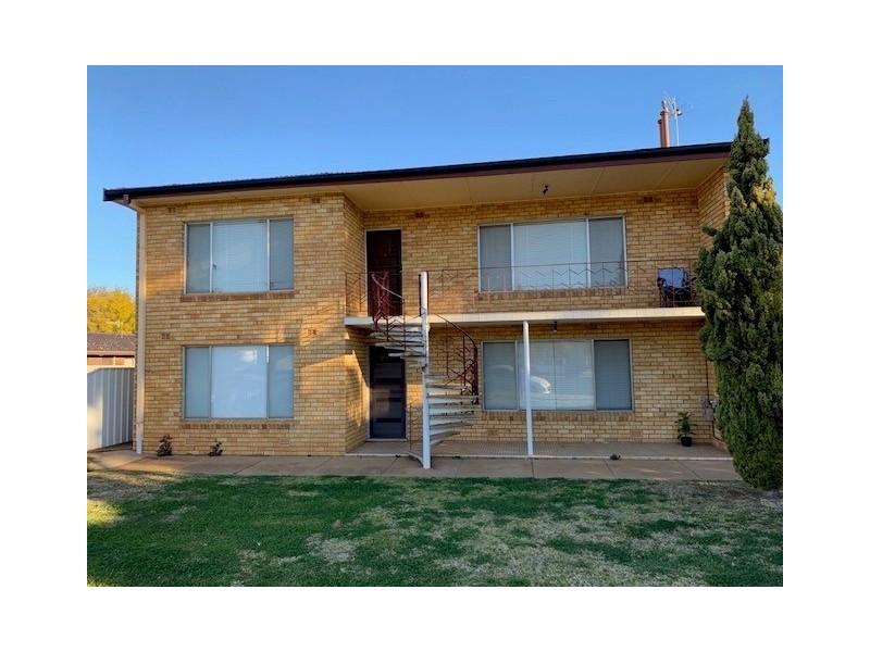 2/74 Binya Street, Griffith NSW 2680