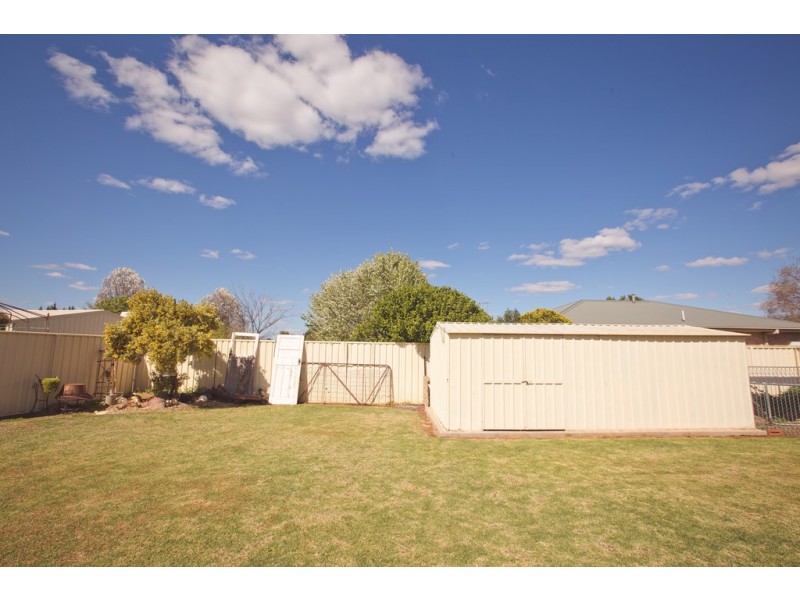 14 Little Road, Griffith NSW 2680