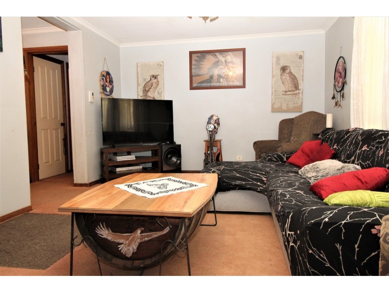 6 Campbell Street, Darlington Point NSW 2706