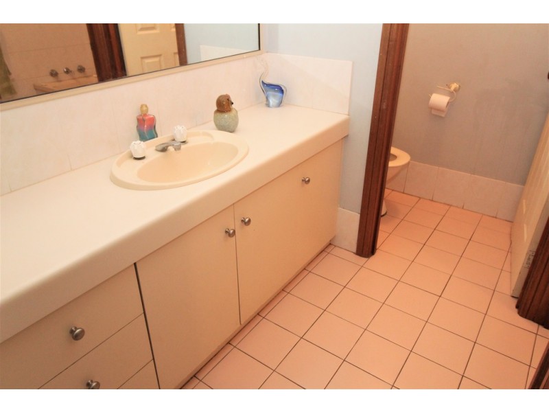 6 Campbell Street, Darlington Point NSW 2706