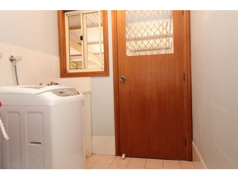 6 Campbell Street, Darlington Point NSW 2706