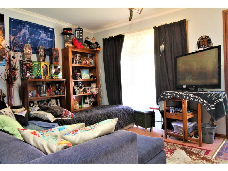 6 Campbell Street, Darlington Point NSW 2706