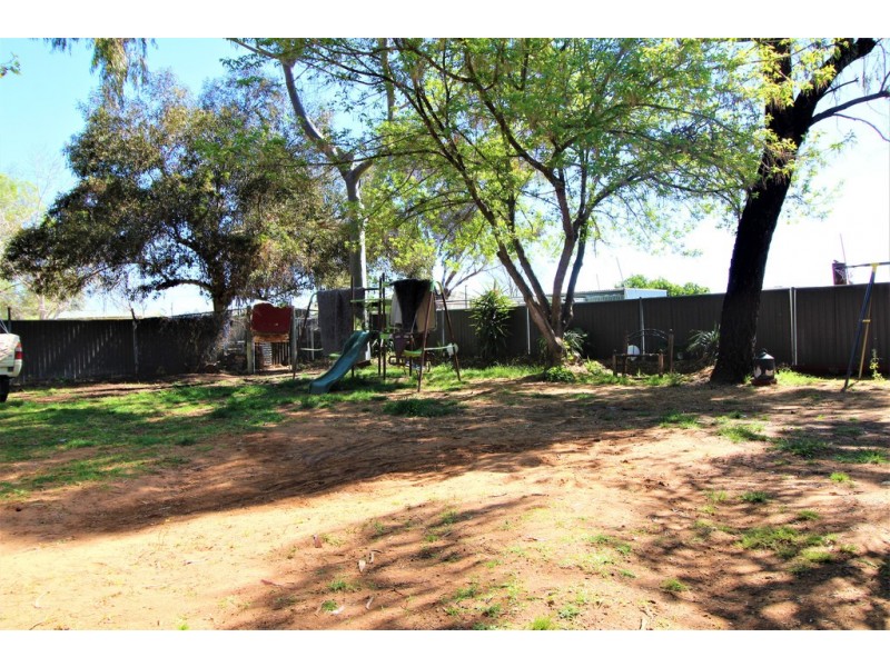 6 Campbell Street, Darlington Point NSW 2706