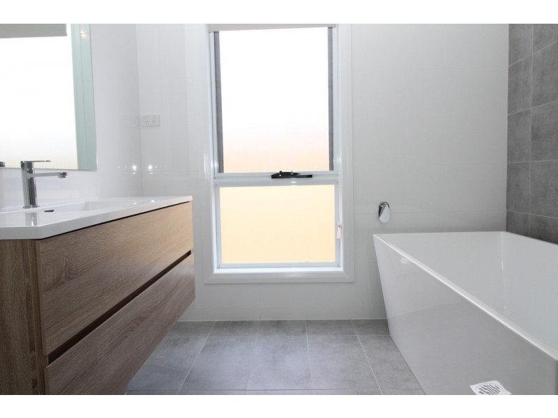 13B Braeburn Avenue, Griffith NSW 2680