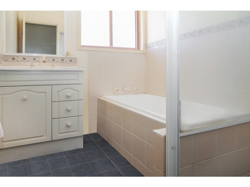 10 Elder Road, Griffith NSW 2680