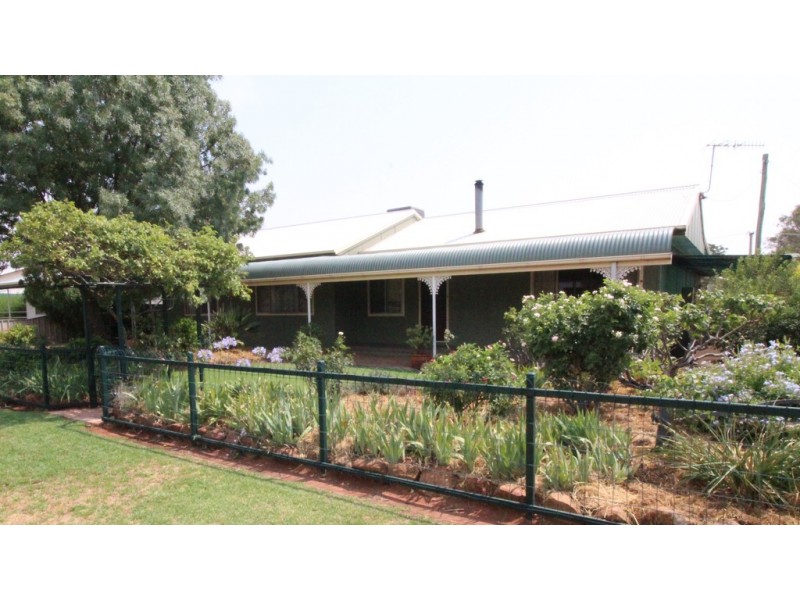 19 Cobram Street, Goolgowi NSW 2652
