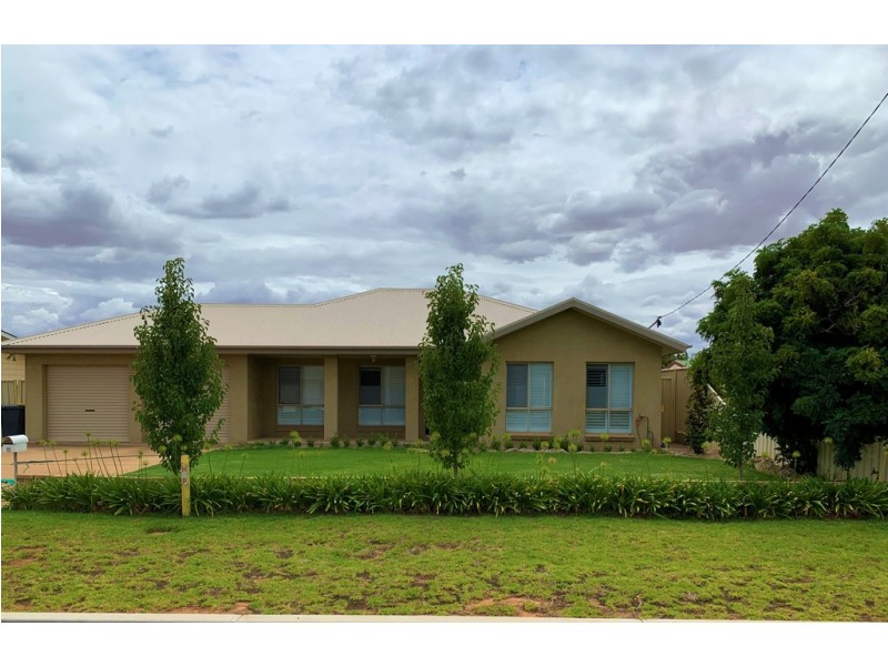 15 Barwidgee Boulevard, Darlington Point NSW 2706