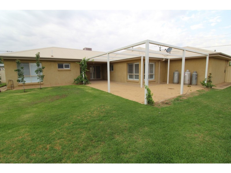 15 Barwidgee Boulevard, Darlington Point NSW 2706