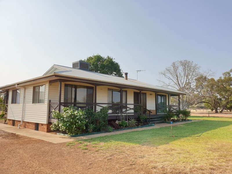 107 Lachlan River Road, Hillston NSW 2675