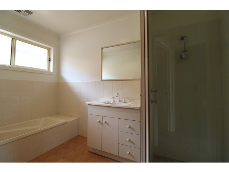 22 Albion Grove, Griffith NSW 2680