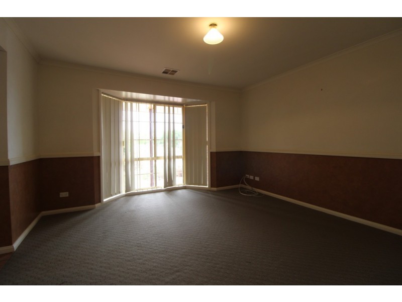 22 Albion Grove, Griffith NSW 2680