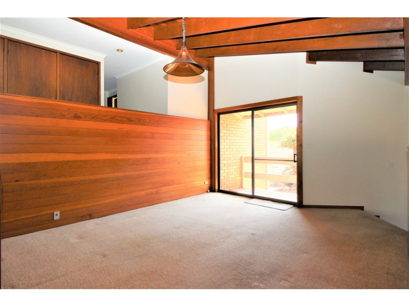 42 Doolan Cres, Griffith NSW 2680