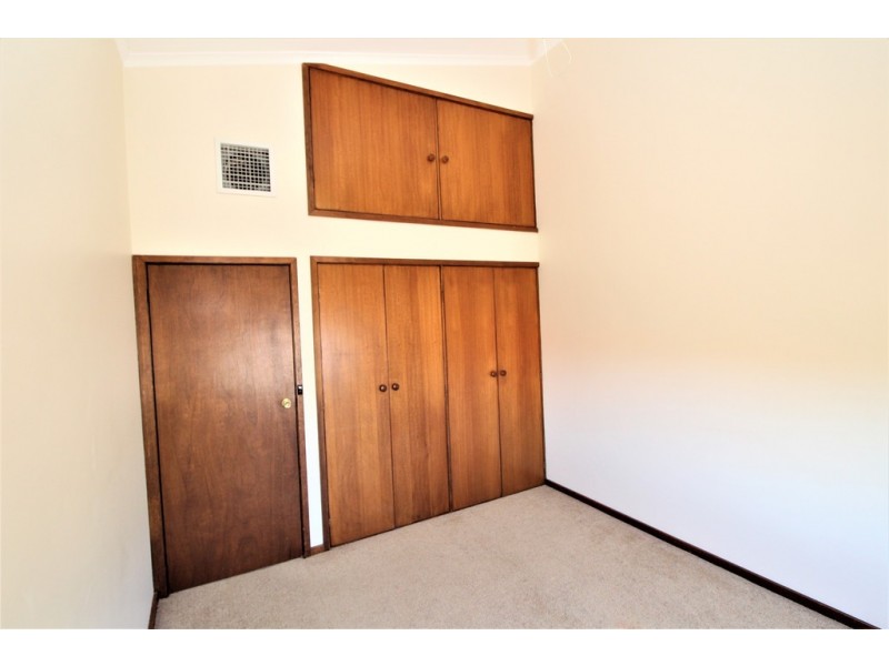 42 Doolan Cres, Griffith NSW 2680