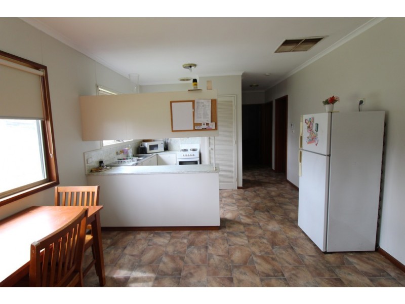 6 Bellbird Street, Coleambally NSW 2707