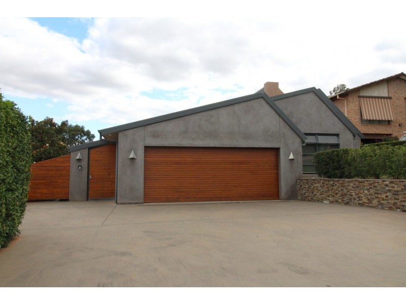 4 Harnett Place, Griffith NSW 2680