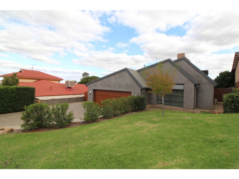 4 Harnett Place, Griffith NSW 2680