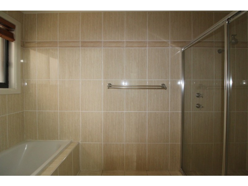 4 Harnett Place, Griffith NSW 2680