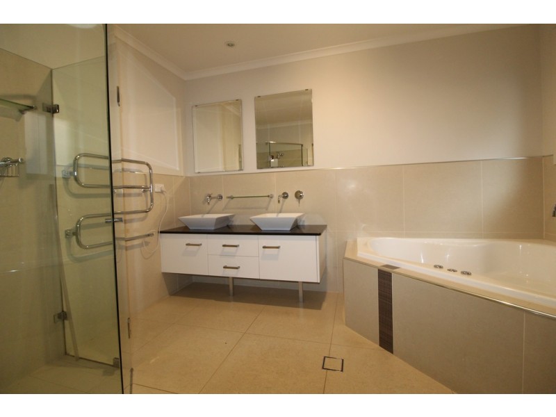 4 Harnett Place, Griffith NSW 2680