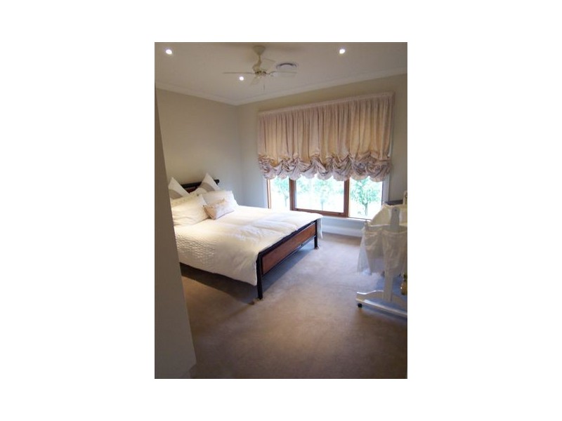 20 Mancini Drive, Lake Wyangan NSW 2680