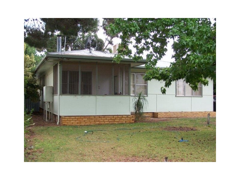 27 Kingfisher Avenue, Coleambally NSW 2707