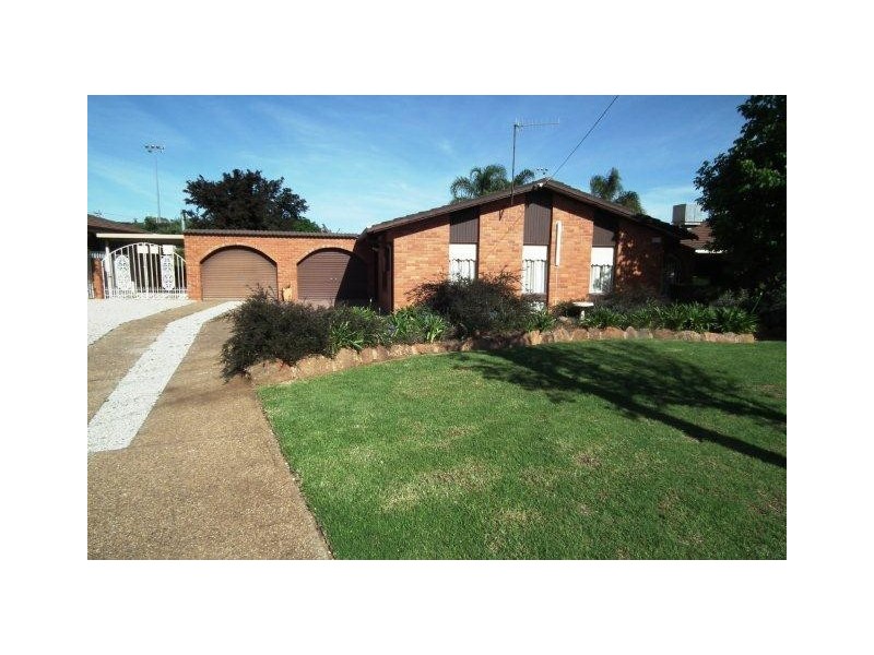 8 Chilvers Place, Griffith NSW 2680