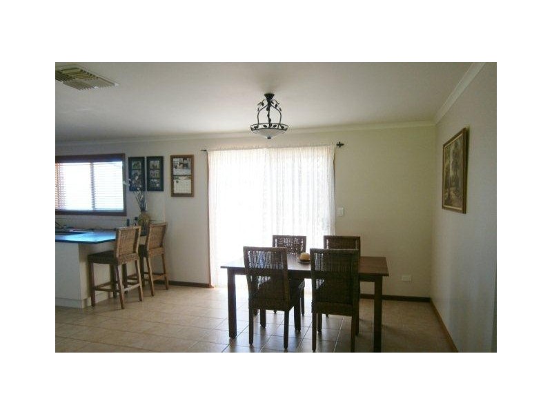 100-104 Cowper Street, Hillston NSW 2675