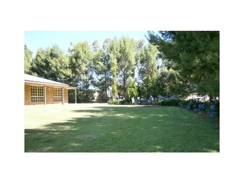 100-104 Cowper Street, Hillston NSW 2675