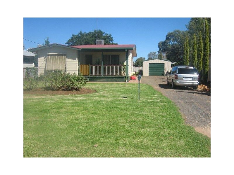 5 Moore Street, Hillston NSW 2675