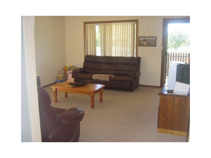 5 Moore Street, Hillston NSW 2675