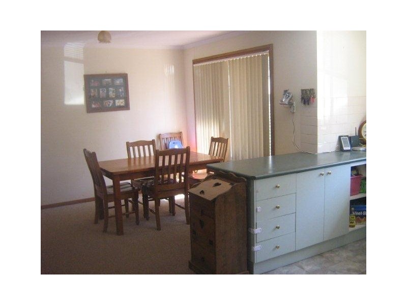 5 Moore Street, Hillston NSW 2675