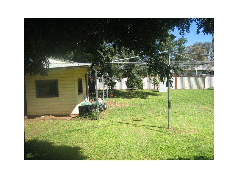 5 Moore Street, Hillston NSW 2675