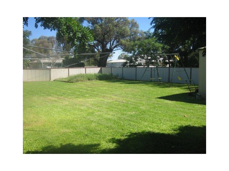 5 Moore Street, Hillston NSW 2675